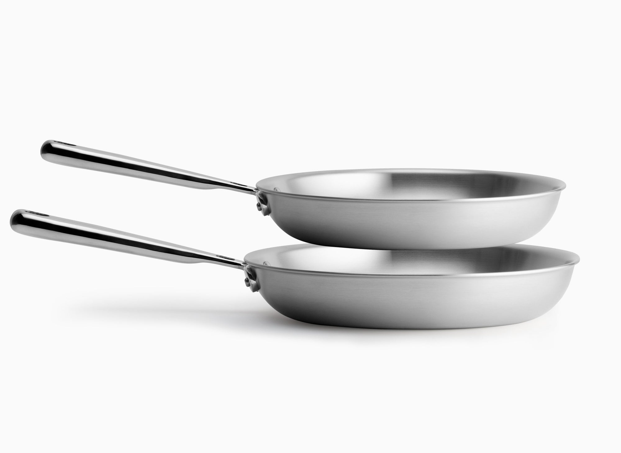The two piece Misen Stainless Skillet set includes the 10 inch and 12 inch pans.