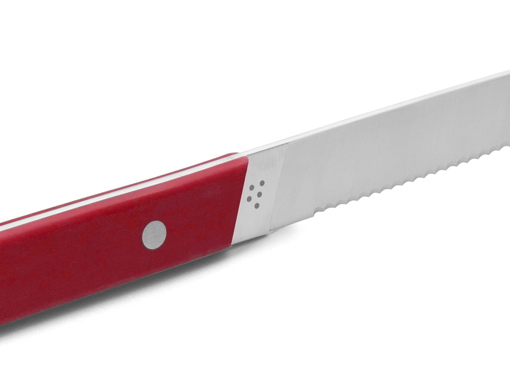 {{4pc-red,8pc-red}} The Misen Steak Knives in red feature 30 serrations on each edge.