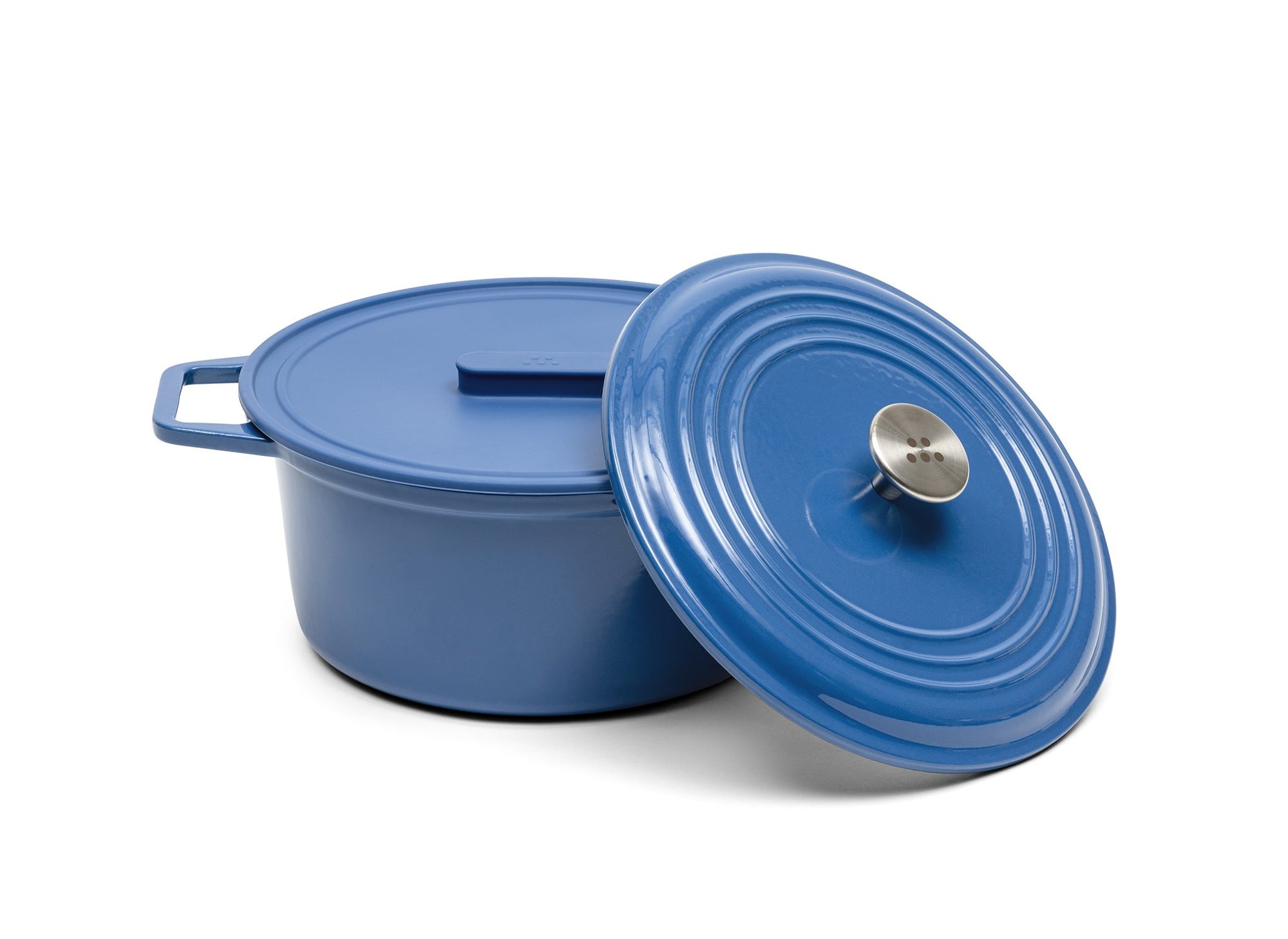{{9-qt-traditional-blue}} A blue 9-quart Misen Dutch Oven with matching Traditional knob-style lid and silicone Universal Lid.