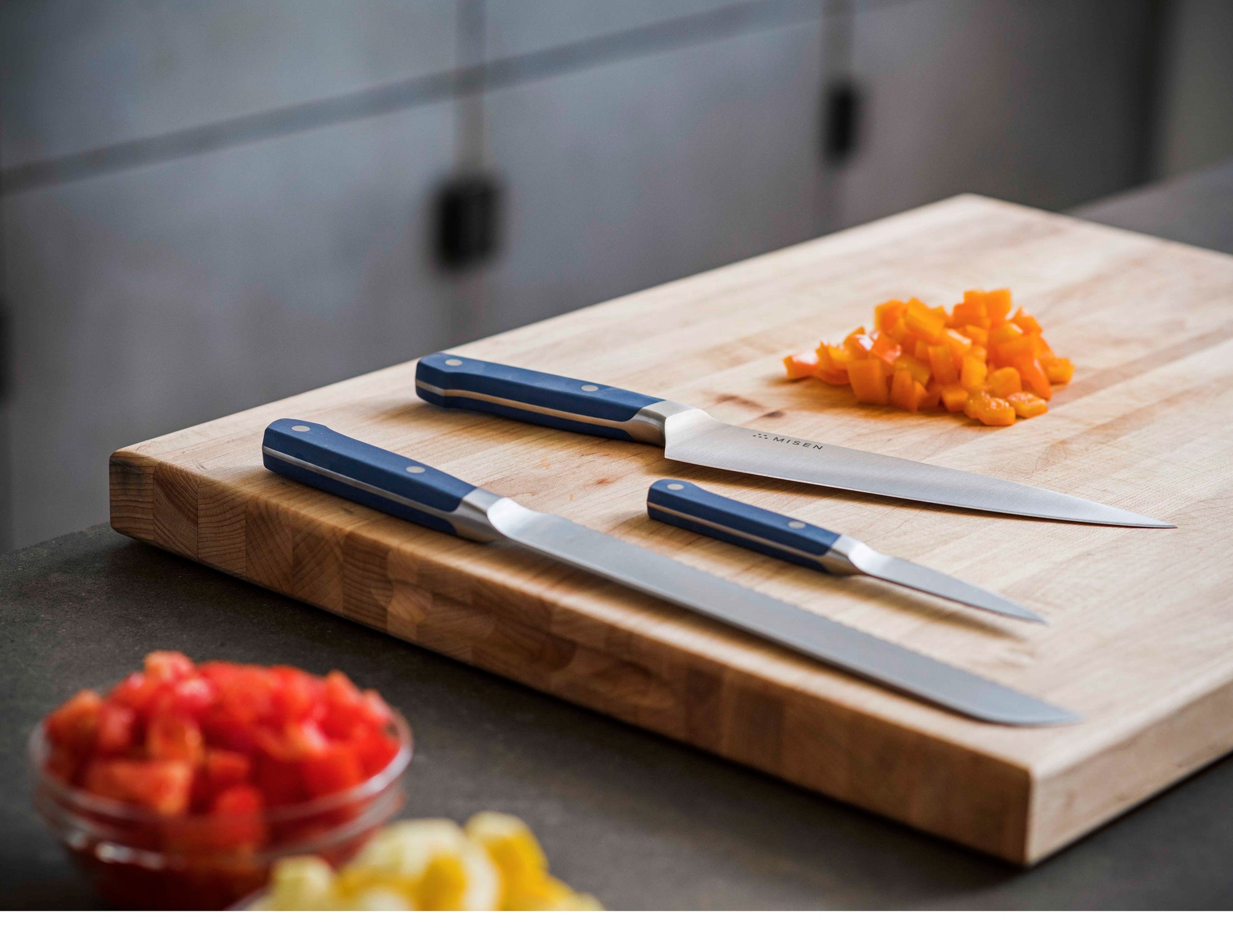 {{2-piece-gray,3-piece-gray,5-piece-gray,2-piece-black,3-piece-black,5-piece-black,2-piece-blue,3-piece-blue,5-piece-blue}} The Misen 3-Piece Essentials Knife Set includes a Chef's Knife, a Serrated Knife and a Paring Knife.