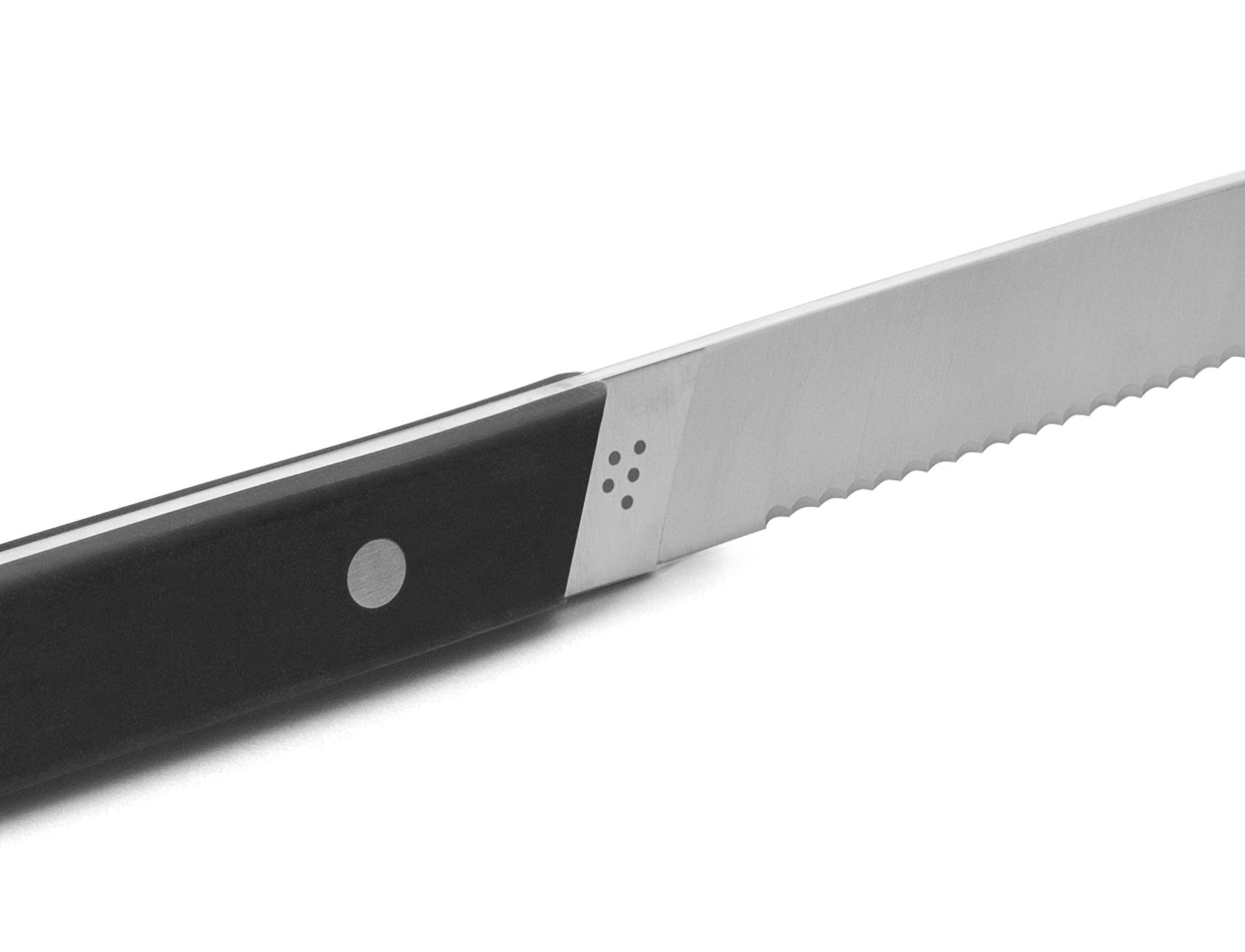 {{4pc-black,8pc-black}} The Misen Steak Knives in black feature 30 serrations on each edge.