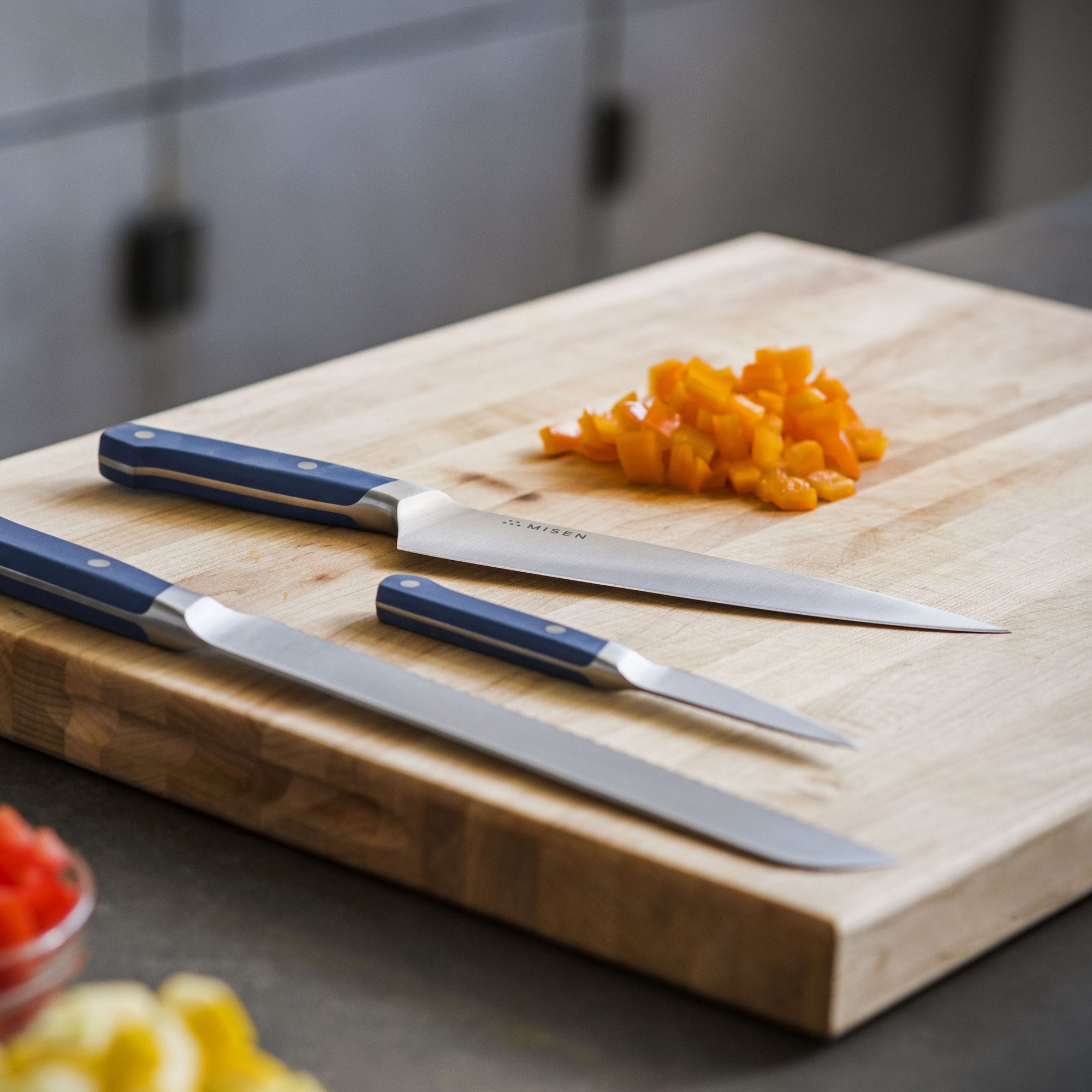 {{}} The Chef's Knife also comes in the Misen 3-Piece Essentials Knife Set, which includes a Serrated Knife and a Paring Knife.