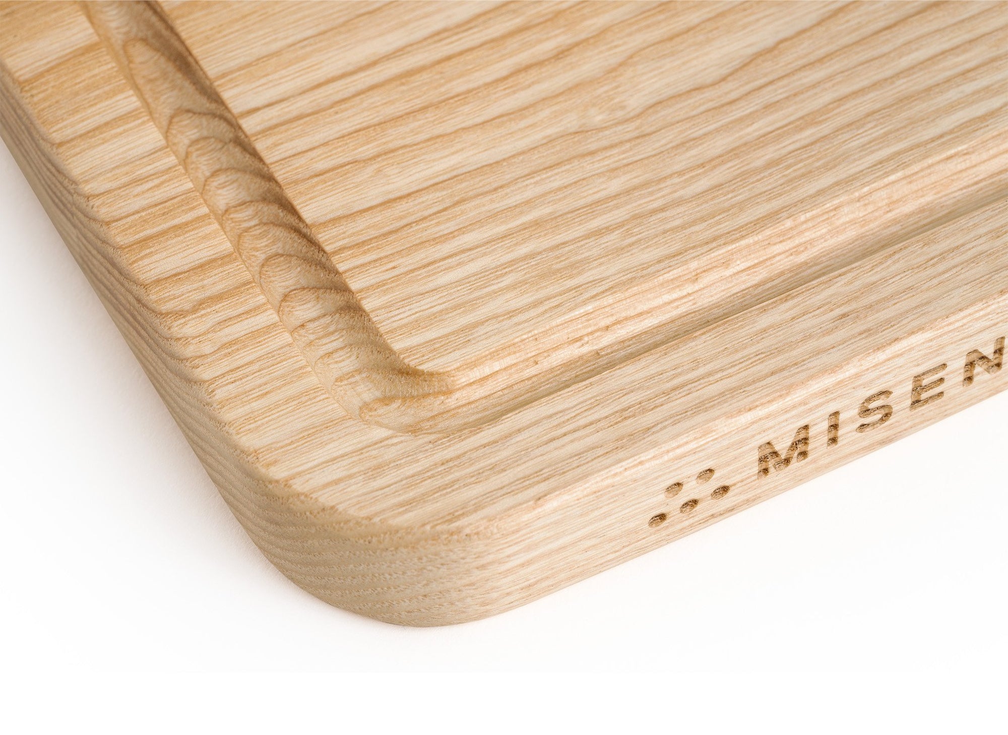 {{large}} Close view of a Large Misen Wood Cutting Board’s edge, clearly showing the juice groove and Misen Logo.