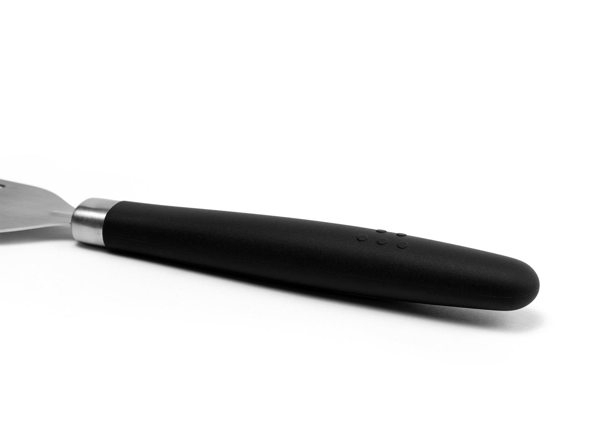 {{stainless-steel-black}} A close view of the Black Misen Metal Fish Spatula’s thick silicone handle on a white background.