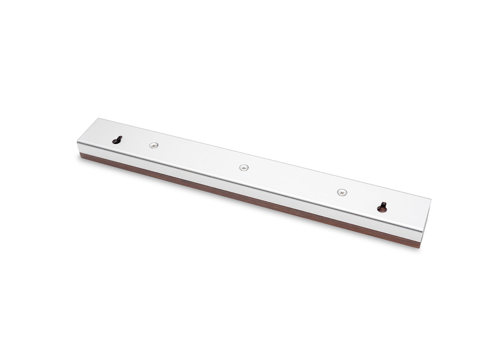 {{carbonized-acacia}} The acacia Magnetic Knife Strip has a medium-strength, heavy-duty magnet, which covers the entire length for a reliable hold.