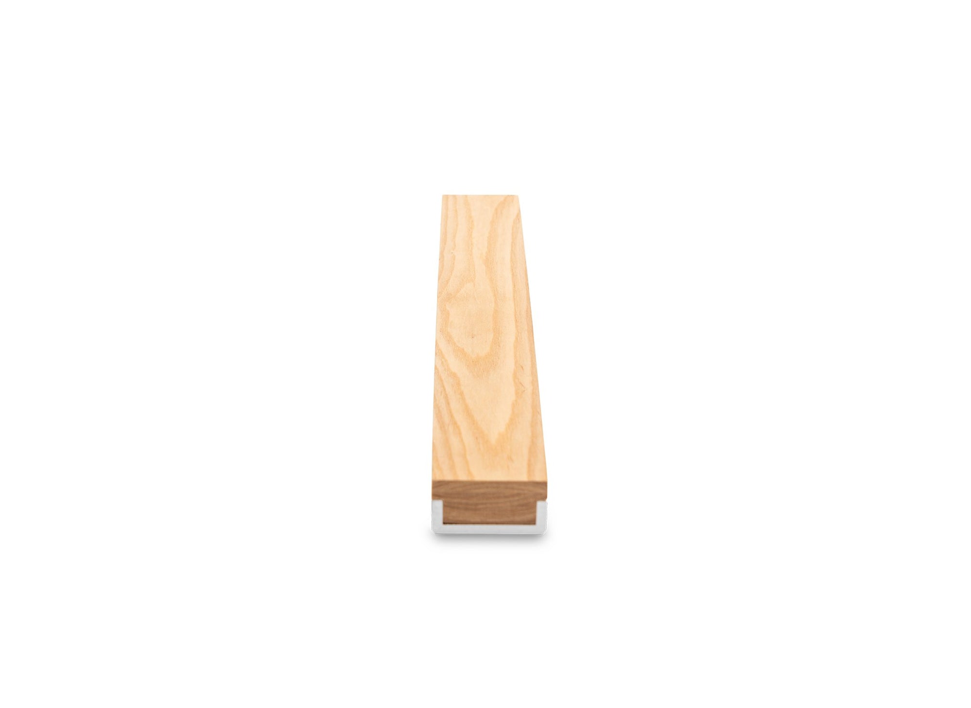 {{ash}} The Misen Magnetic Knife Strip in ash wood, has a user-friendly depth for clearance, while maintaining its slim profile.