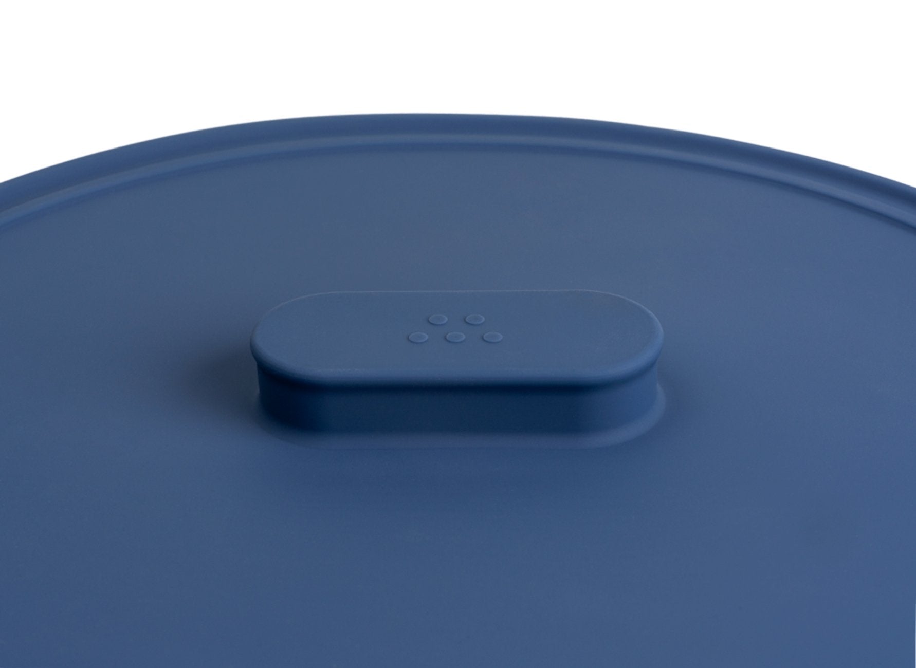 {{8-inch, 10-inch, 12-inch, 8-10-12-inch}} Misen Universal Lids feature a silicone handle for an easy pinch grip.