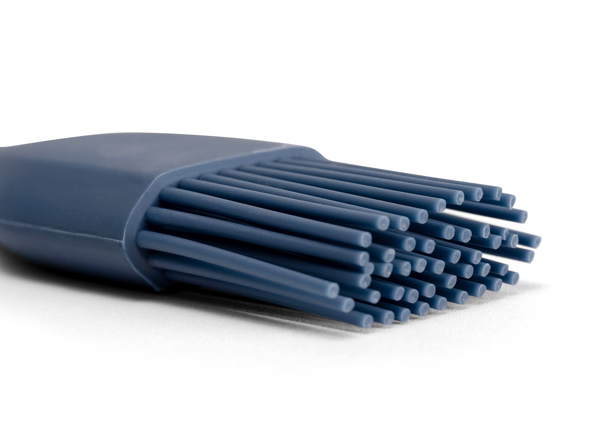 {{blue}} Close view of the silicone bristles on a Blue Misen Pastry Brush.
