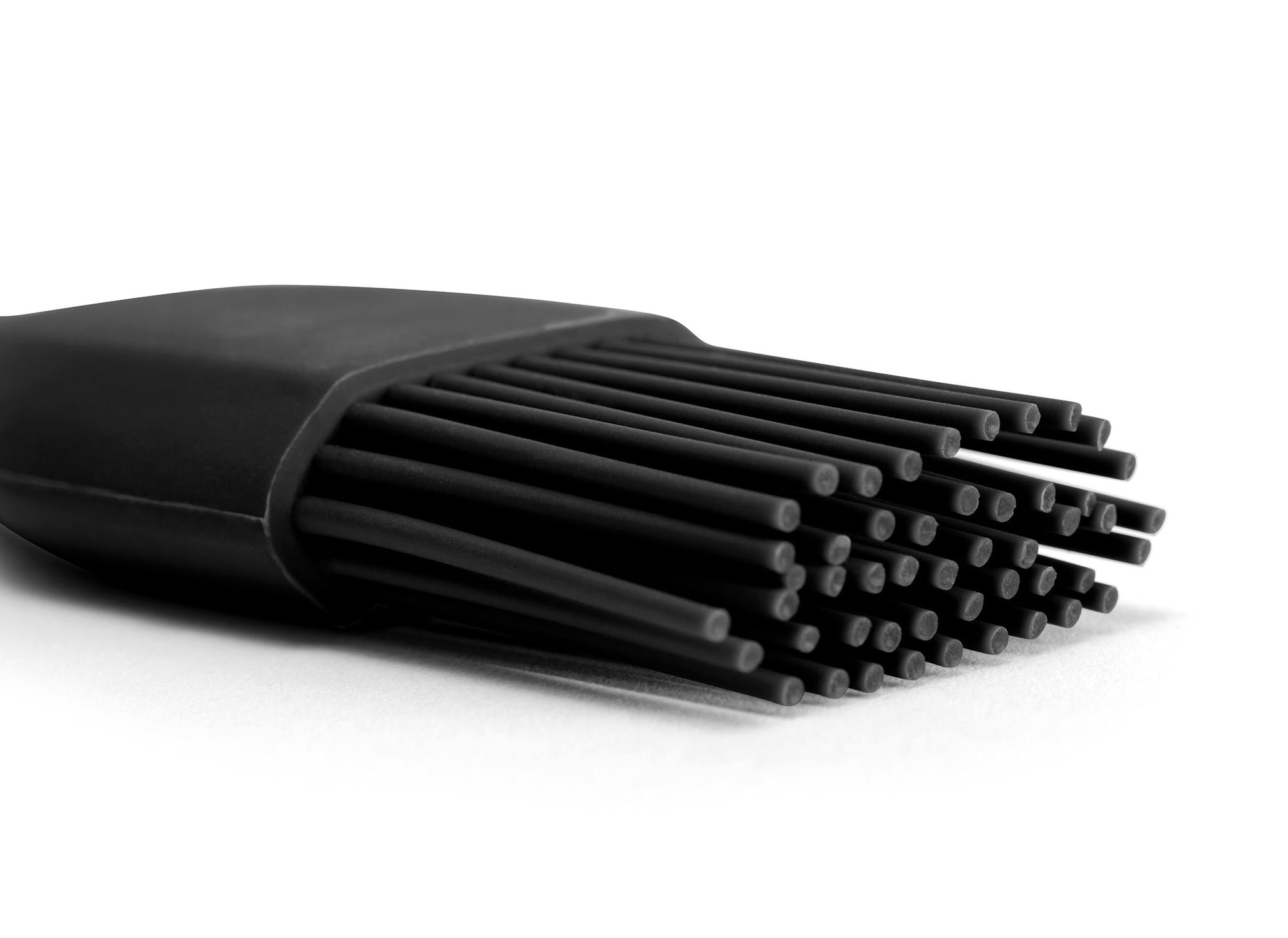 {{black}} Close view of the silicone bristles on a Black Misen Pastry Brush.