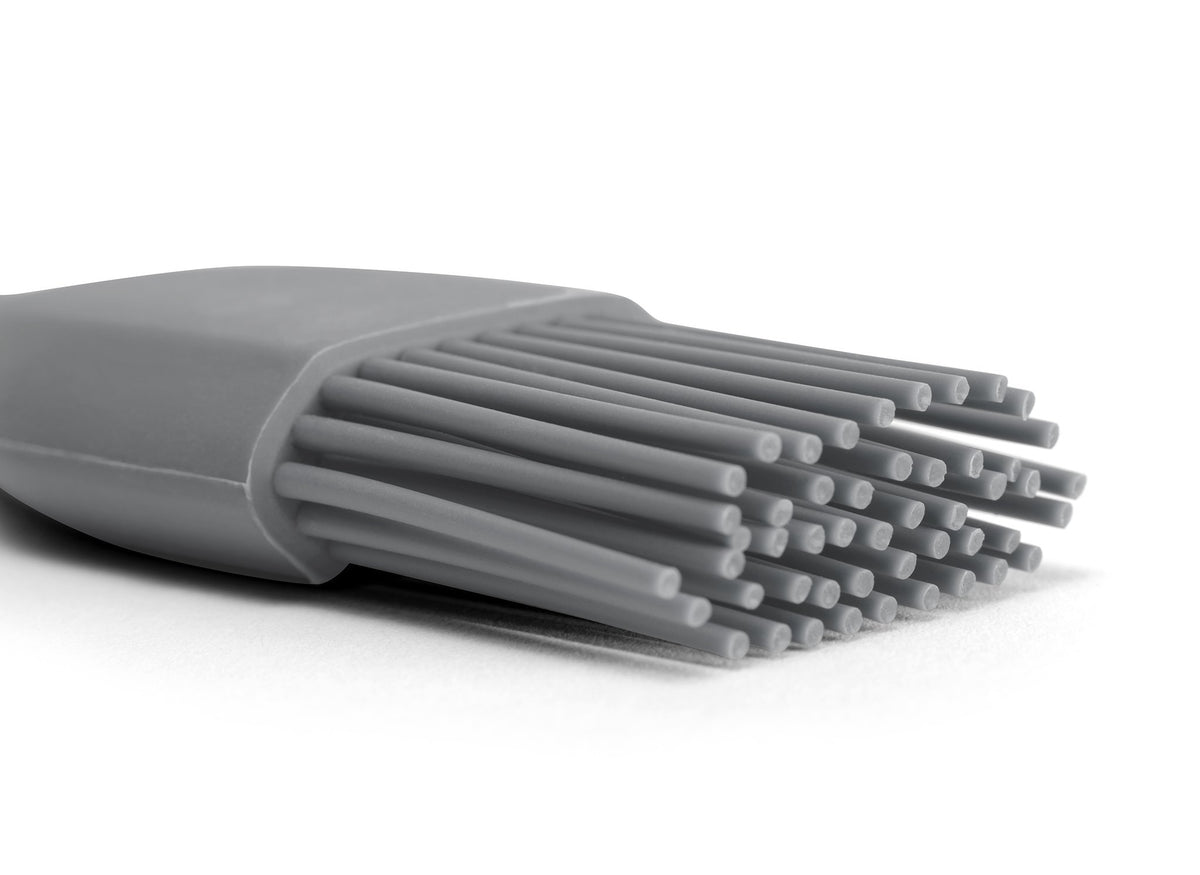 {{gray}} Close view of the silicone bristles on a Grey Misen Pastry Brush.