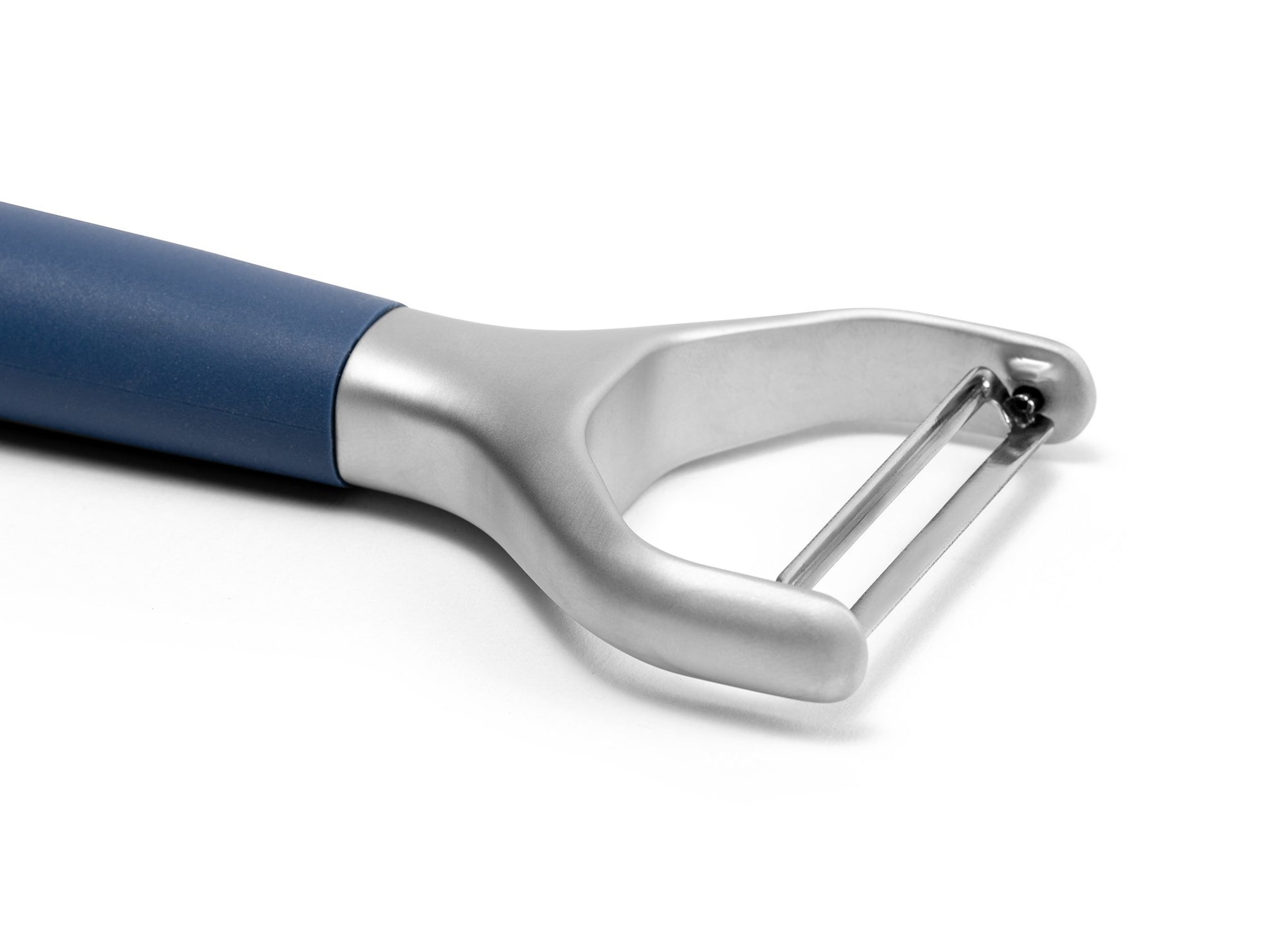 {{blue}} Close view of a Blue Misen Peeler’s metal head and steel blade on a white background.