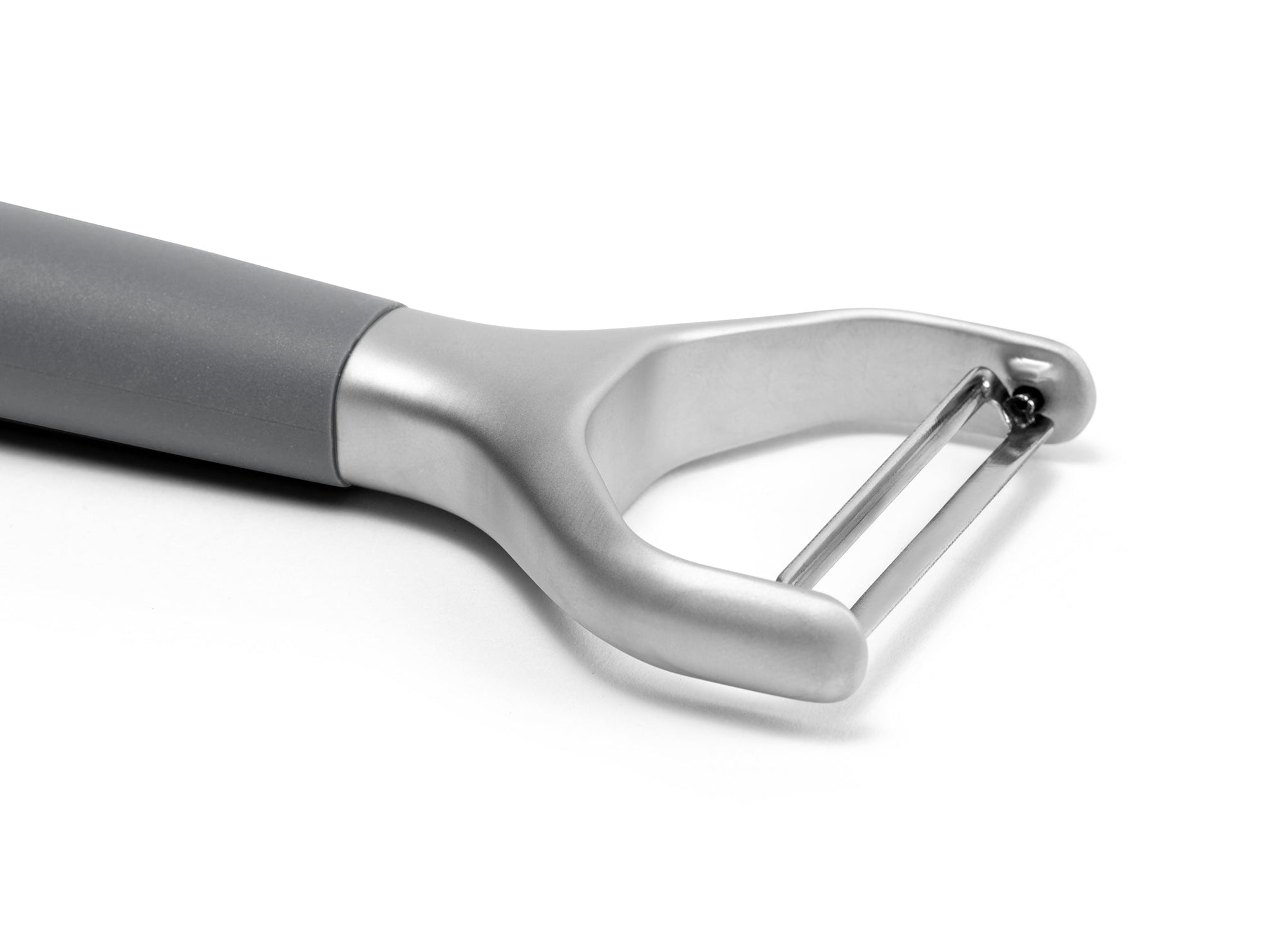 {{gray}} Close view of a Grey Misen Peeler’s metal head and steel blade on a white background.