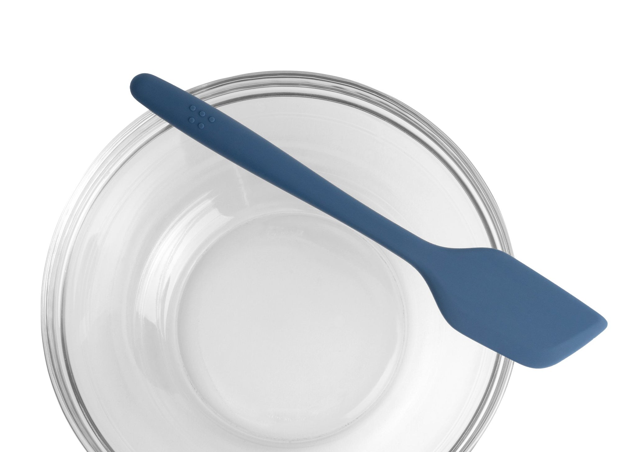 {{blue}} In between stirs, the Misen Spatula easily rests on top of a bowl without rolling off.