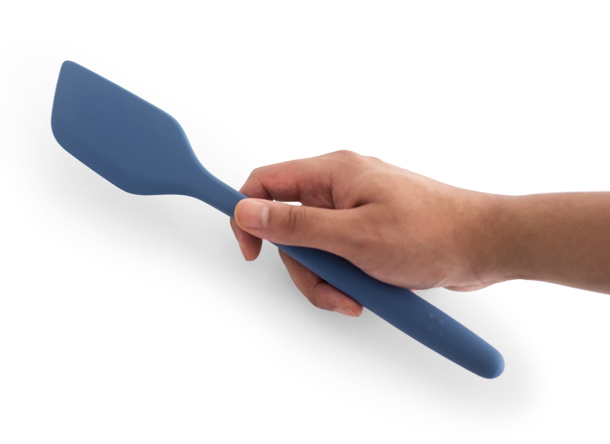 {{blue}} Unlike traditional spatulas, the Misen Spatula is one solid piece to prevent the head from detaching from the handle.