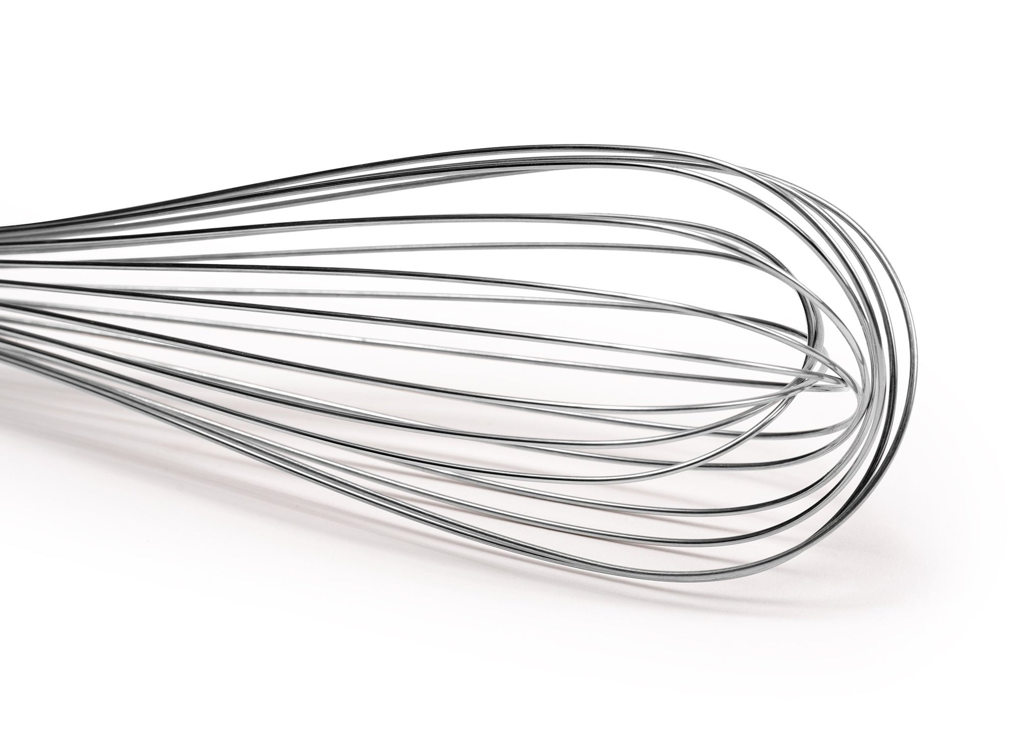 {{gray}} Close view of Misen Whisk’s wire balloon-style head on a white background.