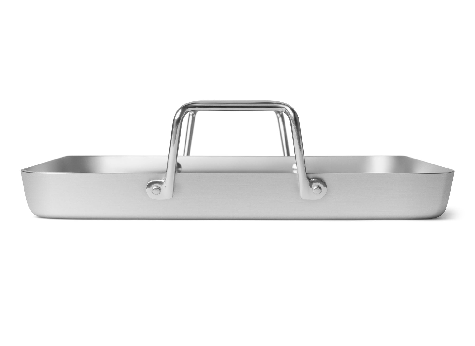 {{13-x-18}} The Misen Roasting Pan is made of premium stainless steel, which helps it withstand high stove and oven temperatures.