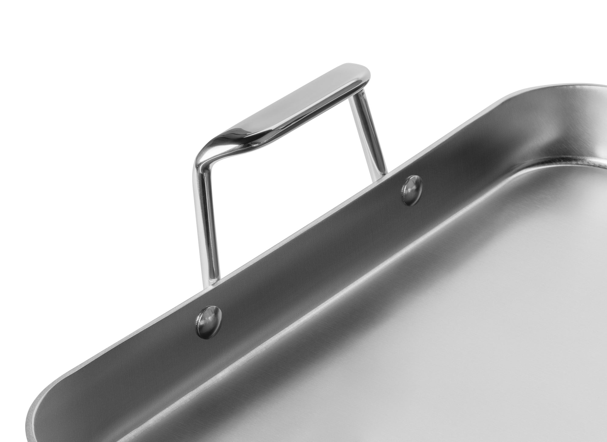 {{13-x-18}} The Misen Roasting Pan has a thick, flat 3.0mm base that prevents warping.
