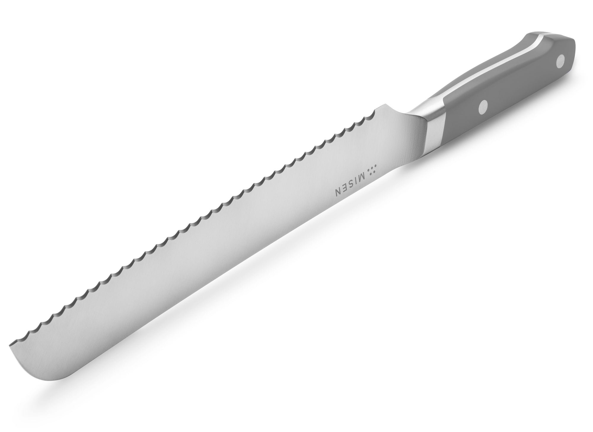 {{gray}} The edge of the gray Misen Serrated Knife has 32 pointed tips.
